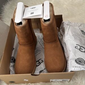 Women’s Ugg Boots Classic Short II Chesnut Tan Size 7